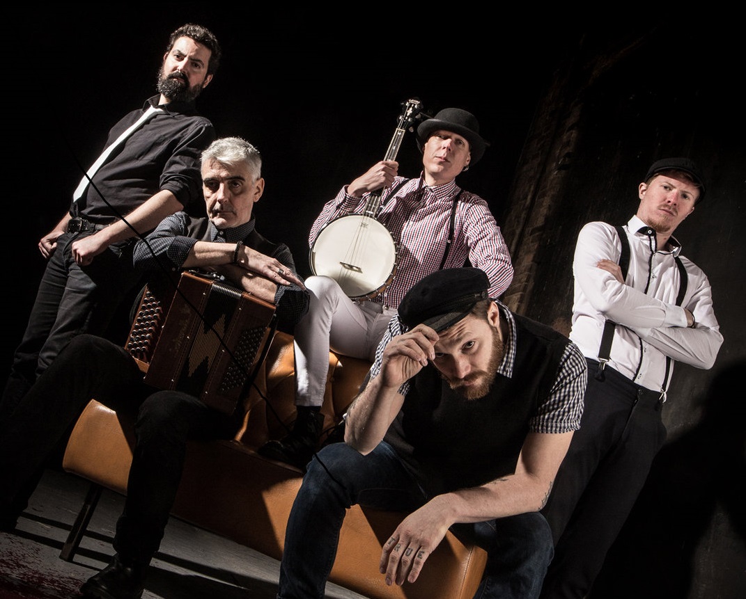 Sélestat (67) – The Moorings chansigné et avec gilets vibrants